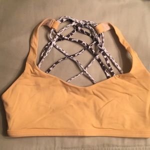Lululemon free to be Wild size 8